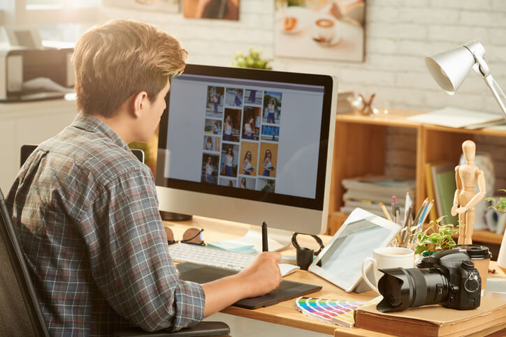 A male digital marketer browsing through his online marketing portfolio